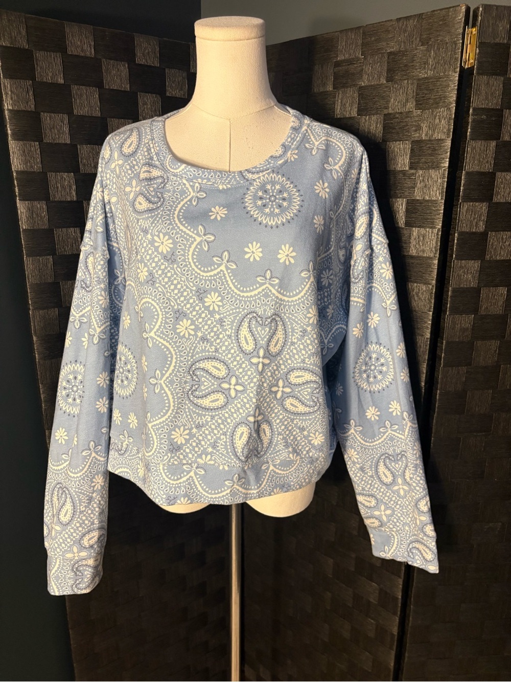 Originality Paisley Bandana Cropped Fleece crewneck Sweatshirt